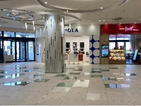 ②CENTER-2F インフォメーション前(東出入口周辺)